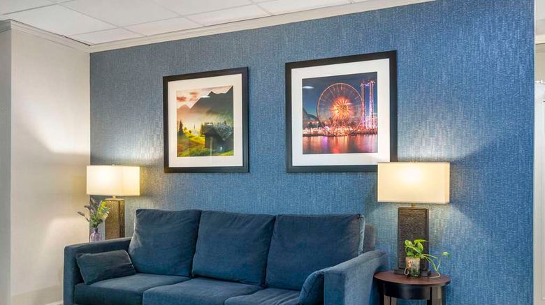 <b>Comfort Inn Alpharetta Lobby</b>. Images powered by <a href="https://iceportal.shijigroup.com/" title="IcePortal" target="_blank">IcePortal</a>.