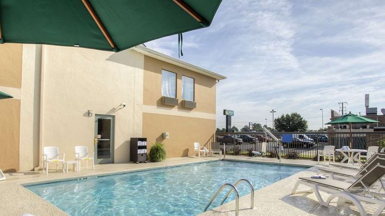 Quality Inn Fitzgerald Pool