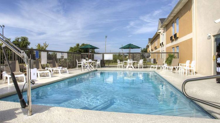 Quality Inn Fitzgerald Pool