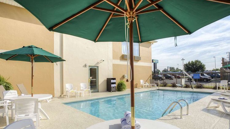 Quality Inn Fitzgerald Pool
