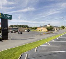 Quality Inn Fitzgerald Exterior
