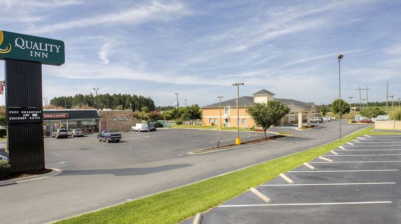 <b>Quality Inn Fitzgerald Exterior</b>. Images powered by <a href="https://iceportal.shijigroup.com/" title="IcePortal" target="_blank">IcePortal</a>.
