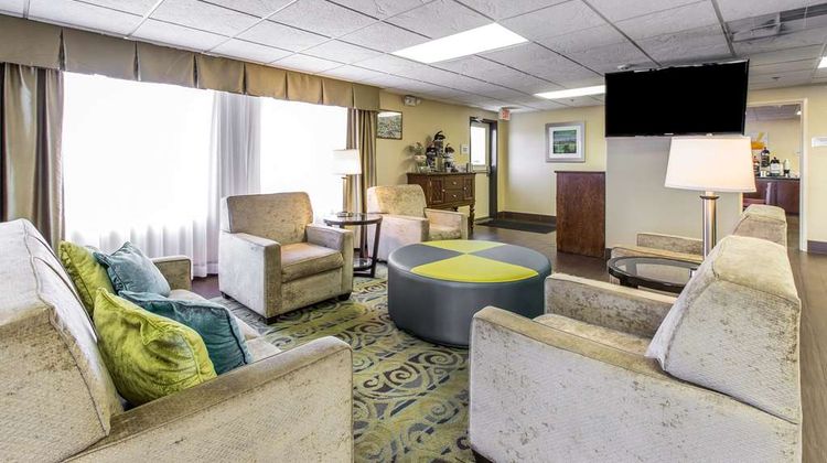 Quality Inn Fitzgerald Lobby