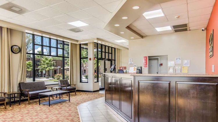 Econo Lodge Garden City Savannah Lobby