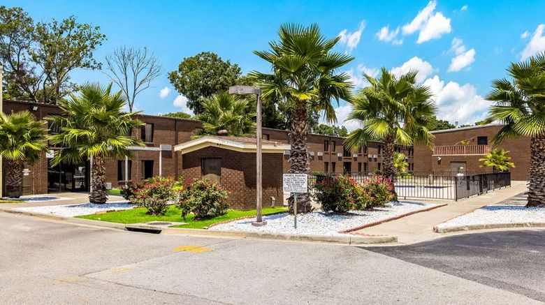 <b>Econo Lodge Garden City Savannah Exterior</b>. Images powered by <a href="https://iceportal.shijigroup.com/" title="IcePortal" target="_blank">IcePortal</a>.