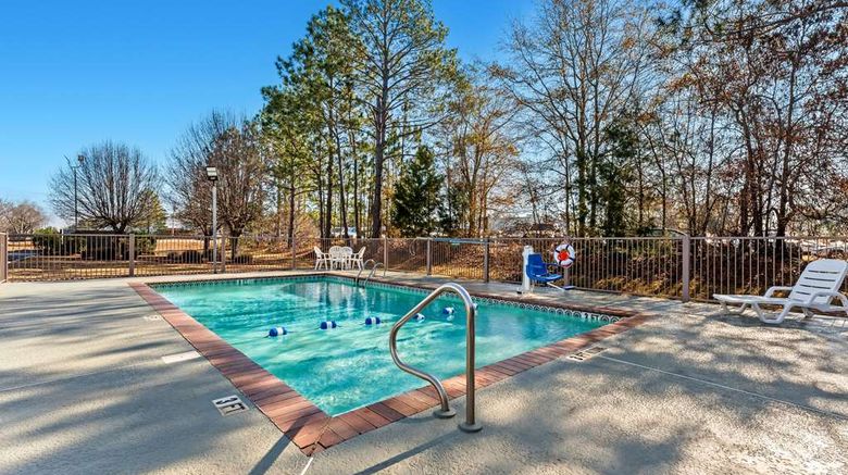 <b>Quality Inn Eastman Pool</b>. Images powered by <a href="https://iceportal.shijigroup.com/" title="IcePortal" target="_blank">IcePortal</a>.