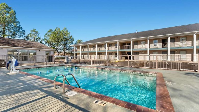 <b>Quality Inn Eastman Pool</b>. Images powered by <a href="https://iceportal.shijigroup.com/" title="IcePortal" target="_blank">IcePortal</a>.