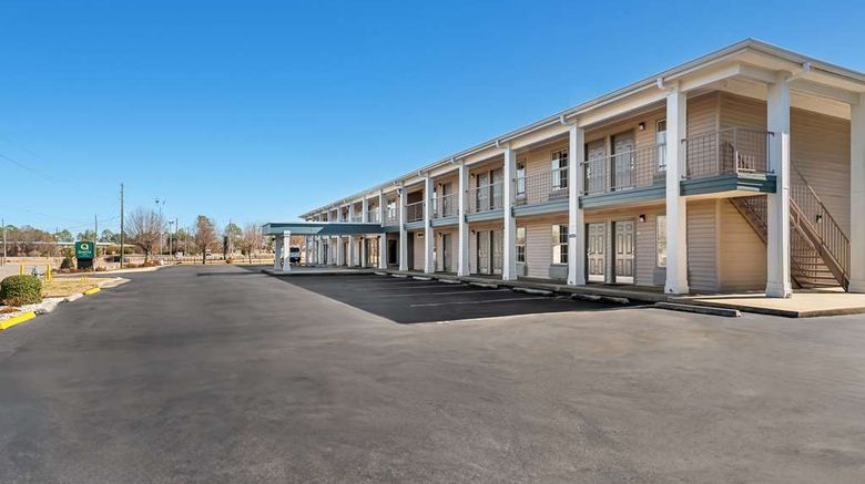 <b>Quality Inn Eastman Exterior</b>. Images powered by <a href="https://iceportal.shijigroup.com/" title="IcePortal" target="_blank">IcePortal</a>.