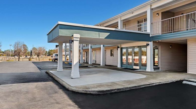 <b>Quality Inn Eastman Exterior</b>. Images powered by <a href="https://iceportal.shijigroup.com/" title="IcePortal" target="_blank">IcePortal</a>.