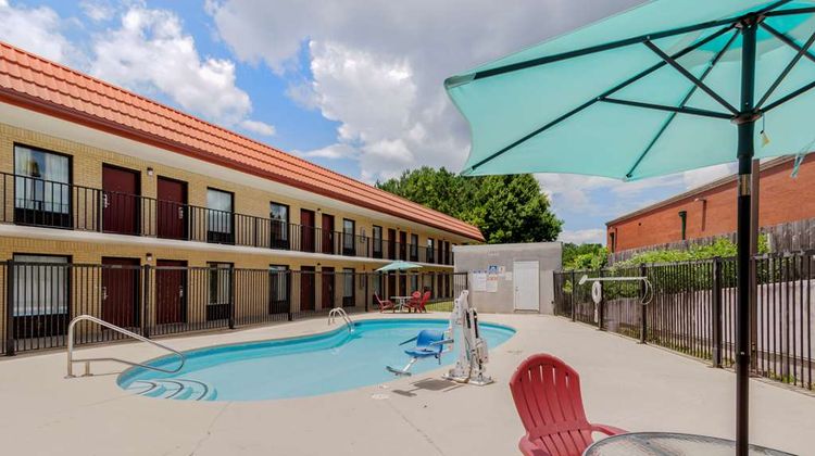 Quality Inn Acworth Pool