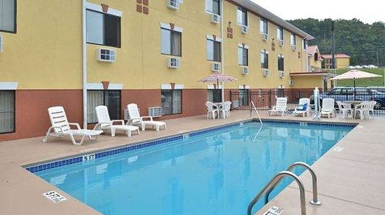 <b>Econo Lodge Pool</b>. Images powered by <a href="https://iceportal.shijigroup.com/" title="IcePortal" target="_blank">IcePortal</a>.