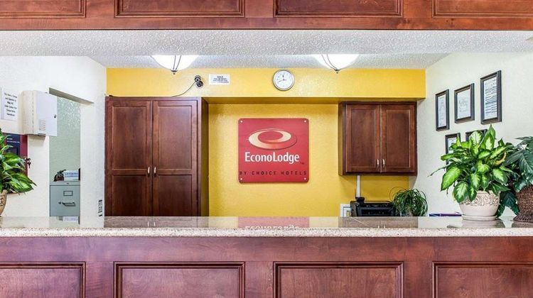 Econo Lodge Lobby