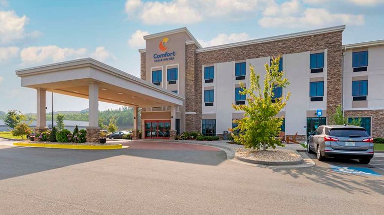<b>Comfort Inn & Suites East Ellijay Exterior</b>. Images powered by <a href="https://iceportal.shijigroup.com/" title="IcePortal" target="_blank">IcePortal</a>.