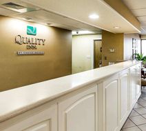 Quality Inn Valdosta Lobby
