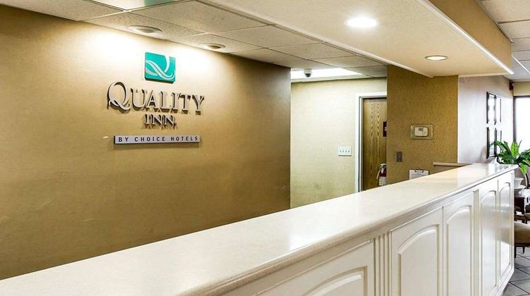 Quality Inn Valdosta Lobby