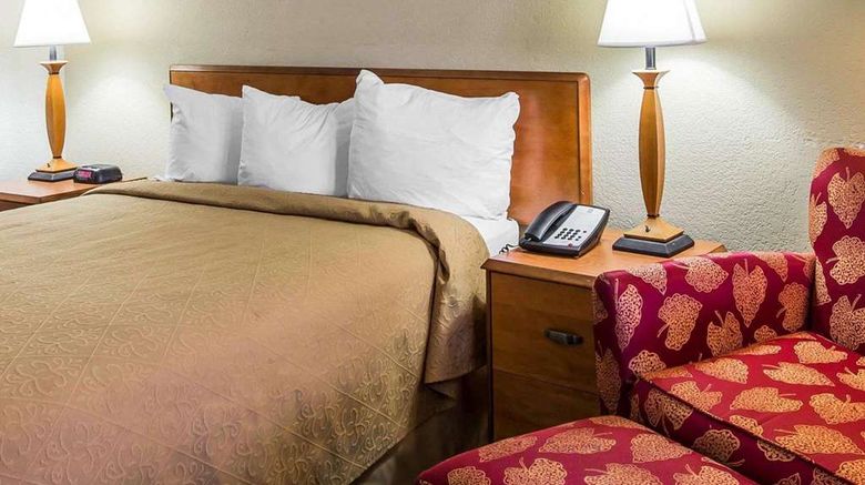 <b>Quality Inn Valdosta Room</b>. Images powered by <a href="https://iceportal.shijigroup.com/" title="IcePortal" target="_blank">IcePortal</a>.