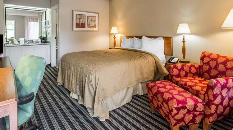 Quality Inn Valdosta Room