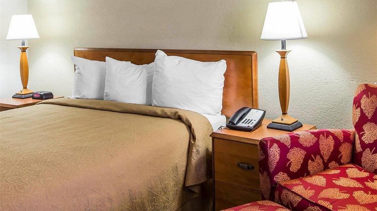 Quality Inn Valdosta Room