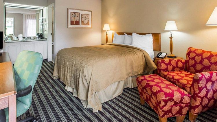 Quality Inn Valdosta Room
