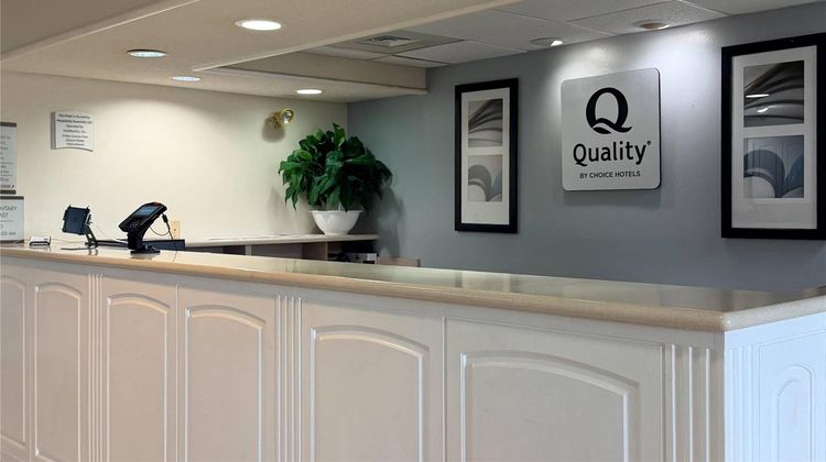 Quality Inn Valdosta Lobby