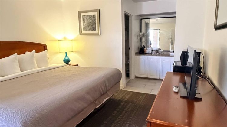 Quality Inn Valdosta Room