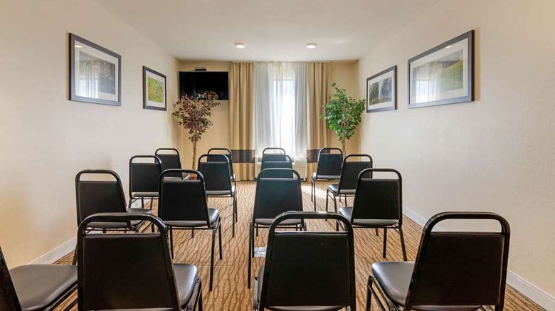 <b>Comfort Inn & Suites Meeting</b>. Images powered by <a href="https://iceportal.shijigroup.com/" title="IcePortal" target="_blank">IcePortal</a>.