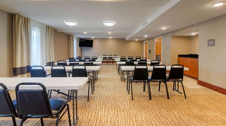 <b>Comfort Inn & Suites Meeting</b>. Images powered by <a href="https://iceportal.shijigroup.com/" title="IcePortal" target="_blank">IcePortal</a>.