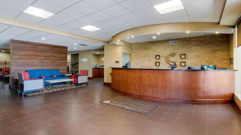 <b>Comfort Inn & Suites Lobby</b>. Images powered by <a href="https://iceportal.shijigroup.com/" title="IcePortal" target="_blank">IcePortal</a>.