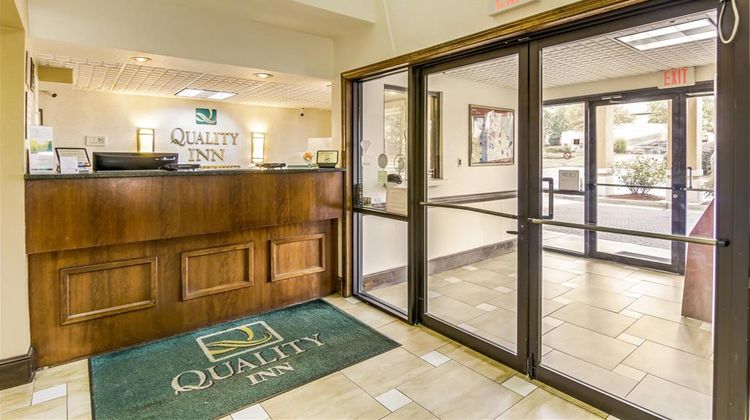 Quality Inn Stone Mountain Lobby