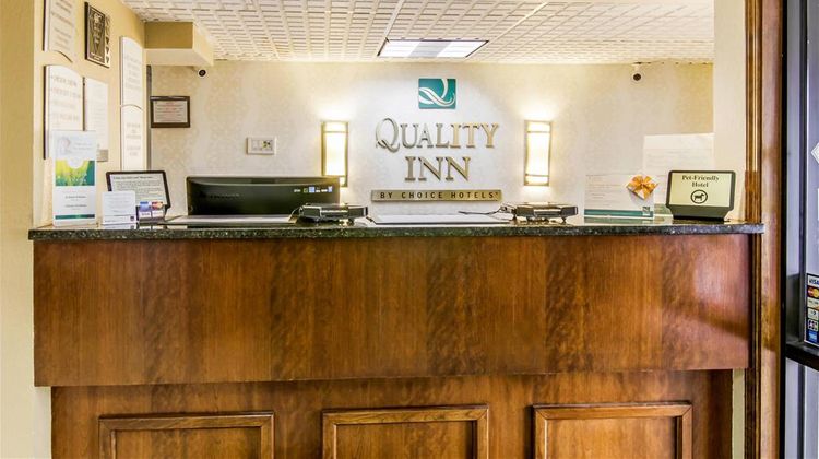 Quality Inn Stone Mountain Lobby
