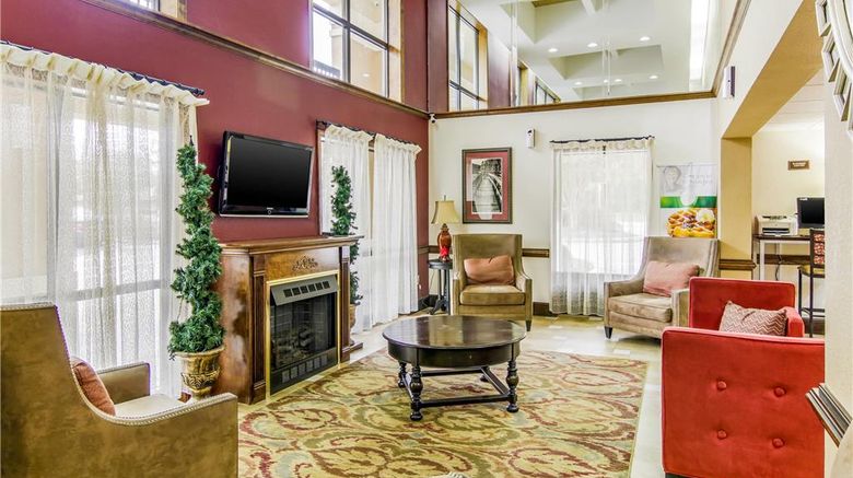 <b>Quality Inn Stone Mountain Lobby</b>. Images powered by <a href="https://iceportal.shijigroup.com/" title="IcePortal" target="_blank">IcePortal</a>.