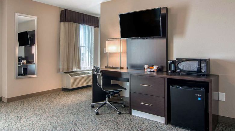 <b>Clarion Inn & Suites Room</b>. Images powered by <a href="https://iceportal.shijigroup.com/" title="IcePortal" target="_blank">IcePortal</a>.
