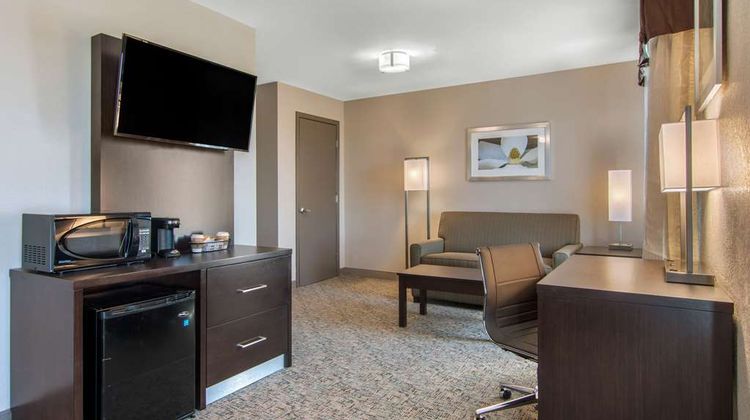 Clarion Inn & Suites Suite