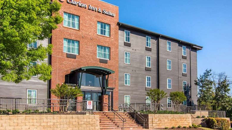 <b>Clarion Inn & Suites Exterior</b>. Images powered by <a href="https://iceportal.shijigroup.com/" title="IcePortal" target="_blank">IcePortal</a>.