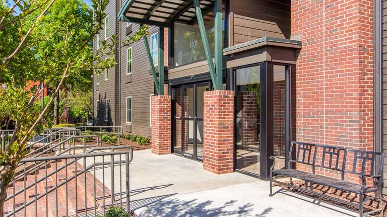<b>Clarion Inn & Suites Exterior</b>. Images powered by <a href="https://iceportal.shijigroup.com/" title="IcePortal" target="_blank">IcePortal</a>.