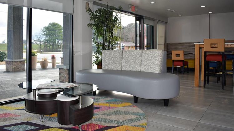 Quality Inn Calhoun Lobby