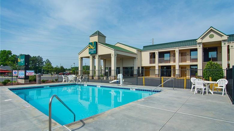 <b>Quality Inn Calhoun Pool</b>. Images powered by <a href="https://iceportal.shijigroup.com/" title="IcePortal" target="_blank">IcePortal</a>.