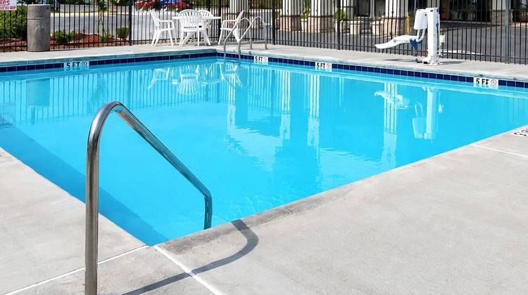 Quality Inn Calhoun Pool