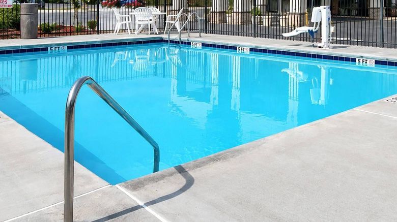 <b>Quality Inn Calhoun Pool</b>. Images powered by <a href="https://iceportal.shijigroup.com/" title="IcePortal" target="_blank">IcePortal</a>.