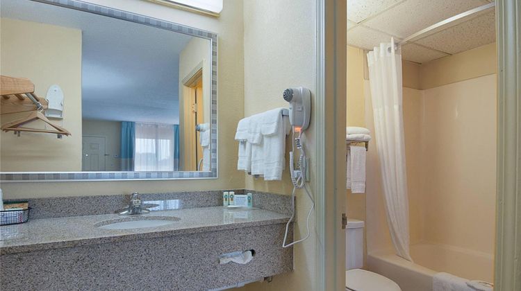 Quality Inn Calhoun Room