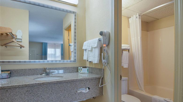 <b>Quality Inn Calhoun Room</b>. Images powered by <a href="https://iceportal.shijigroup.com/" title="IcePortal" target="_blank">IcePortal</a>.