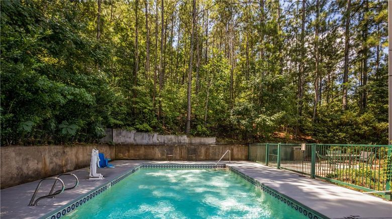 <b>Quality Inn Greensboro Pool</b>. Images powered by <a href="https://iceportal.shijigroup.com/" title="IcePortal" target="_blank">IcePortal</a>.