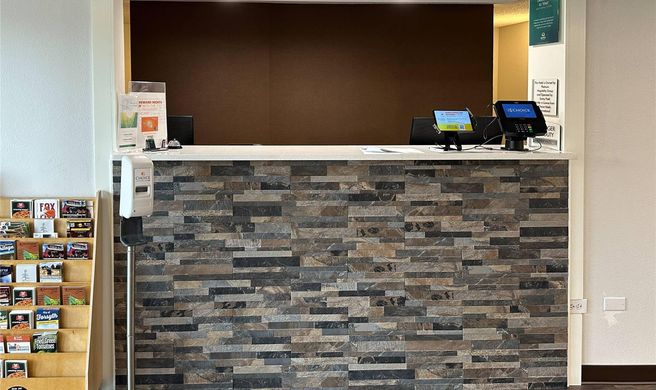 Quality Inn Forsyth Lobby