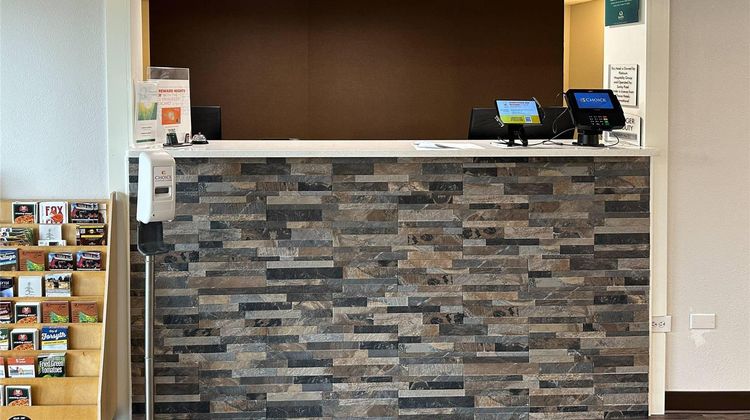 Quality Inn Forsyth Lobby