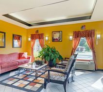 Econo Lodge Inn & Suites Fort Oglethorpe Lobby
