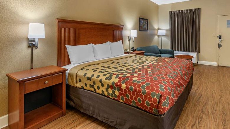<b>Econo Lodge Cordele Room</b>. Images powered by <a href="https://iceportal.shijigroup.com/" title="IcePortal" target="_blank">IcePortal</a>.