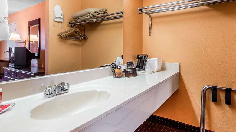<b>Econo Lodge Lavonia Room</b>. Images powered by <a href="https://iceportal.shijigroup.com/" title="IcePortal" target="_blank">IcePortal</a>.