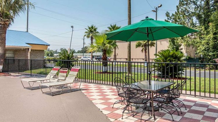 Quality Inn Hinesville Fort Stewart Area Pool