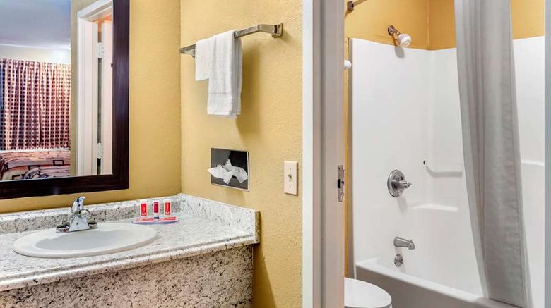 <b>Econo Lodge Cuthbert Room</b>. Images powered by <a href="https://iceportal.shijigroup.com/" title="IcePortal" target="_blank">IcePortal</a>.