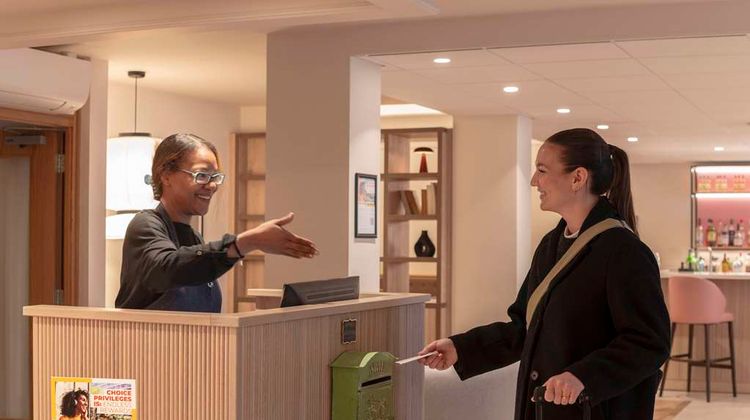 Quality Hotel Hampstead Lobby